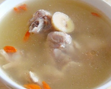 黄芪枸杞煲鸭汤的做法