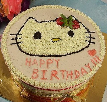 KITTY猫草莓慕斯蛋糕