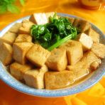 芹叶蚝油炖豆腐