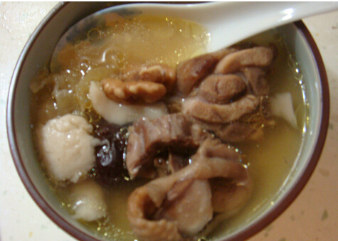 椰仁红枣鸡汤